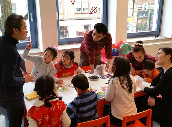 Photo of Chinese children and teachers in class